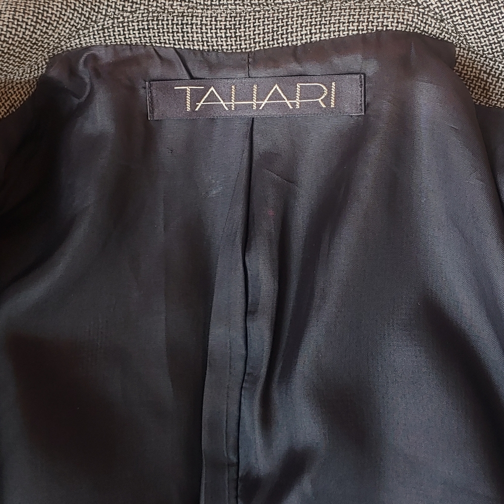 Tahari 100% Wool Three Button Blazer Jacket - Size 4 - Picture 7 of 10